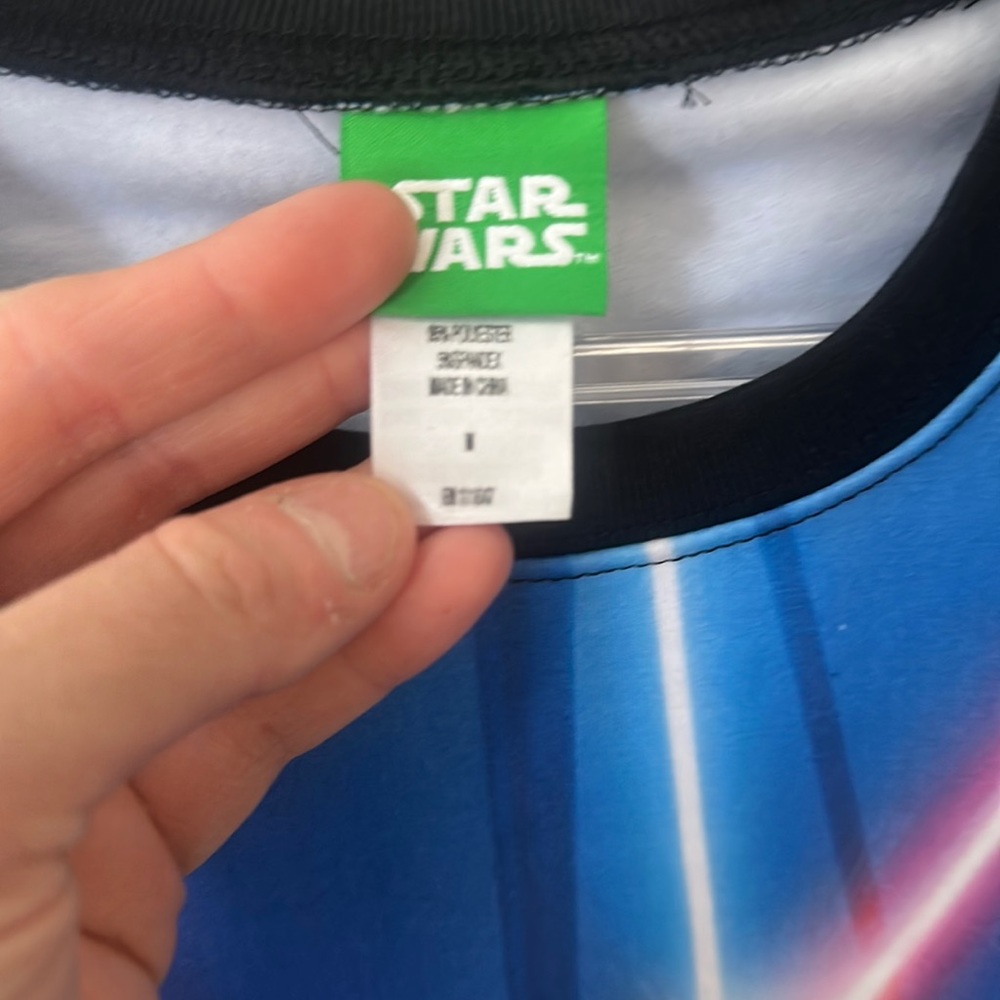 STAR WARS (DISNEY) MEN'S FAMILY FIGHT GRAPHIC SWEATSHIRT: NWOT: SZ M - Picture 3 of 4